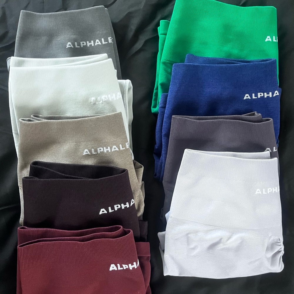 Alphalete amplify 4.5 shorts legging
